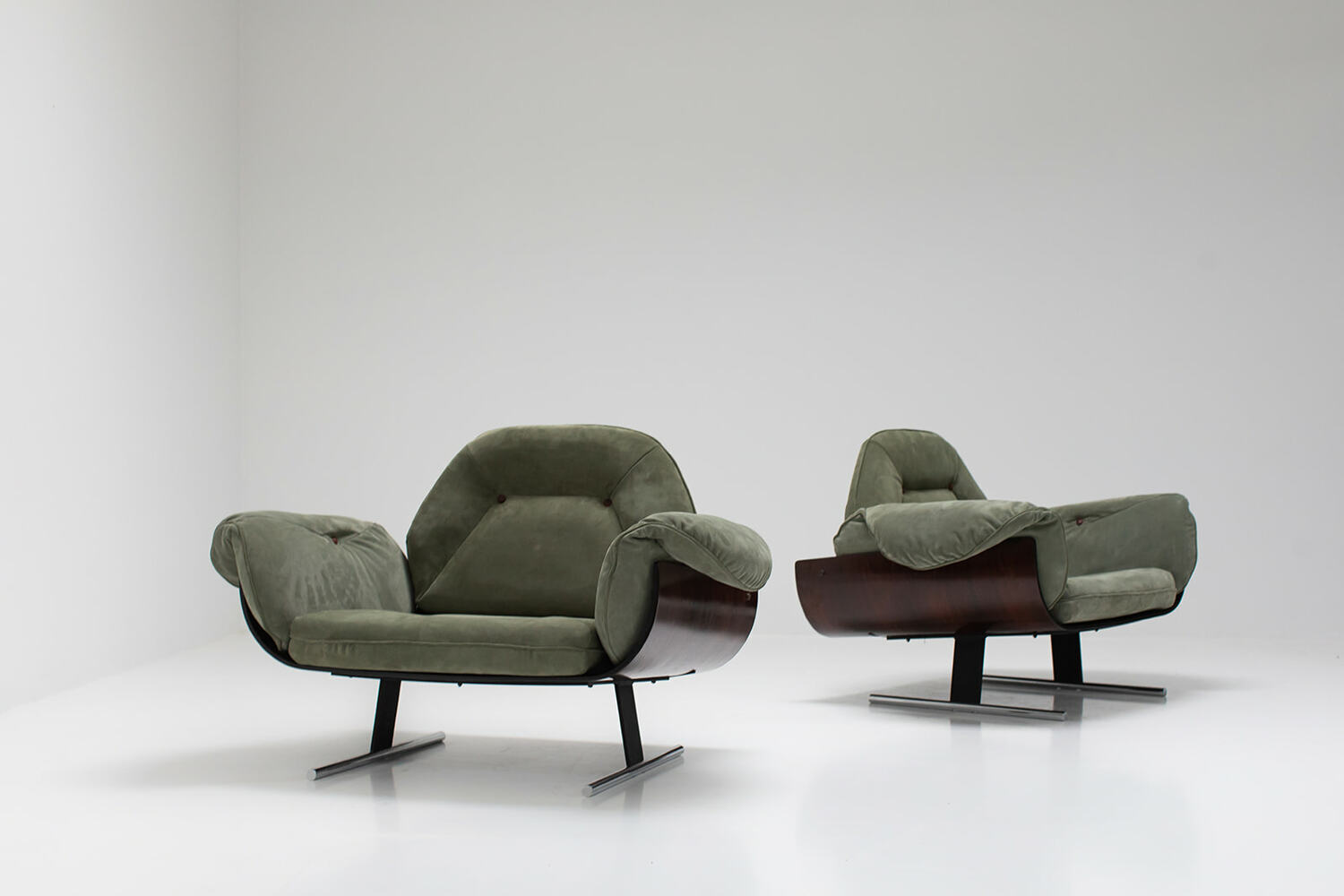 Jorge Zalszupin 'Presidencial' lounge chairs